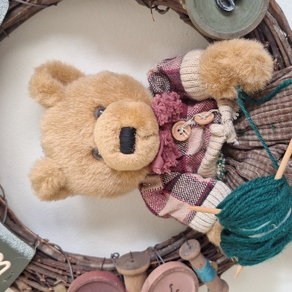 Teddy Bear Button Wreath Decor - Picture 2 of 7